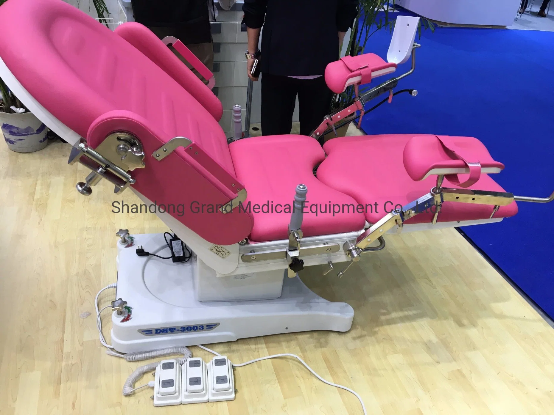 Electric Examination Medical Bed Gynecology Table Hospital Electric Hydraulic Gynecology Operating Table Obstetric Delivery Bed Gynecological Examination Tables