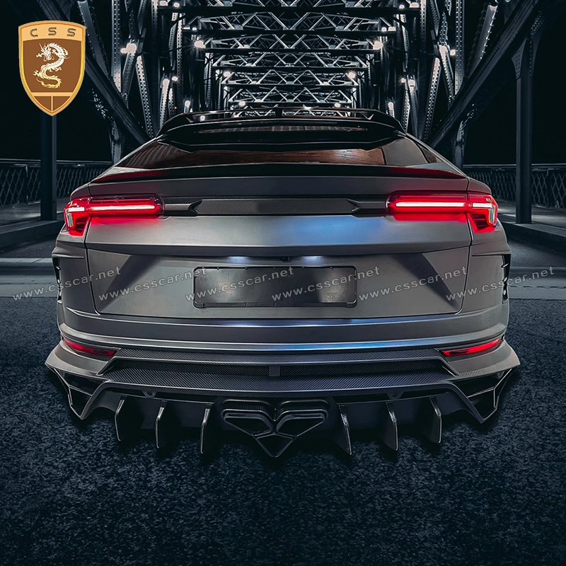 La mitad frontal de coche en fibra de carbono paragolpes trasero para el Lamborghini Urus Mansory amplia Bodykit