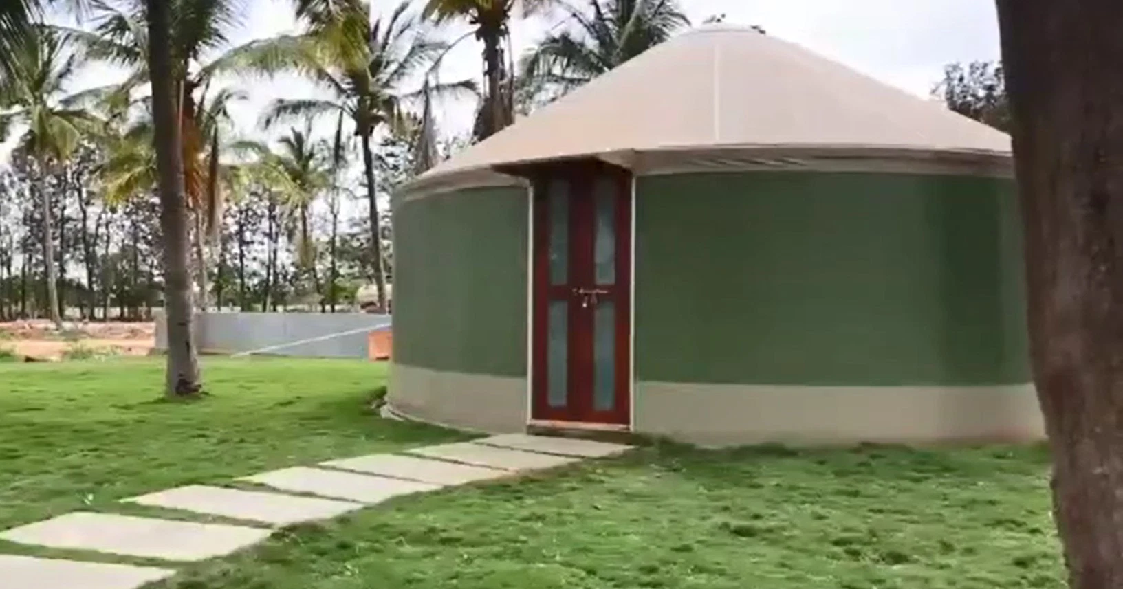 Persona impermeable al aire libre tienda a la venta de bambú