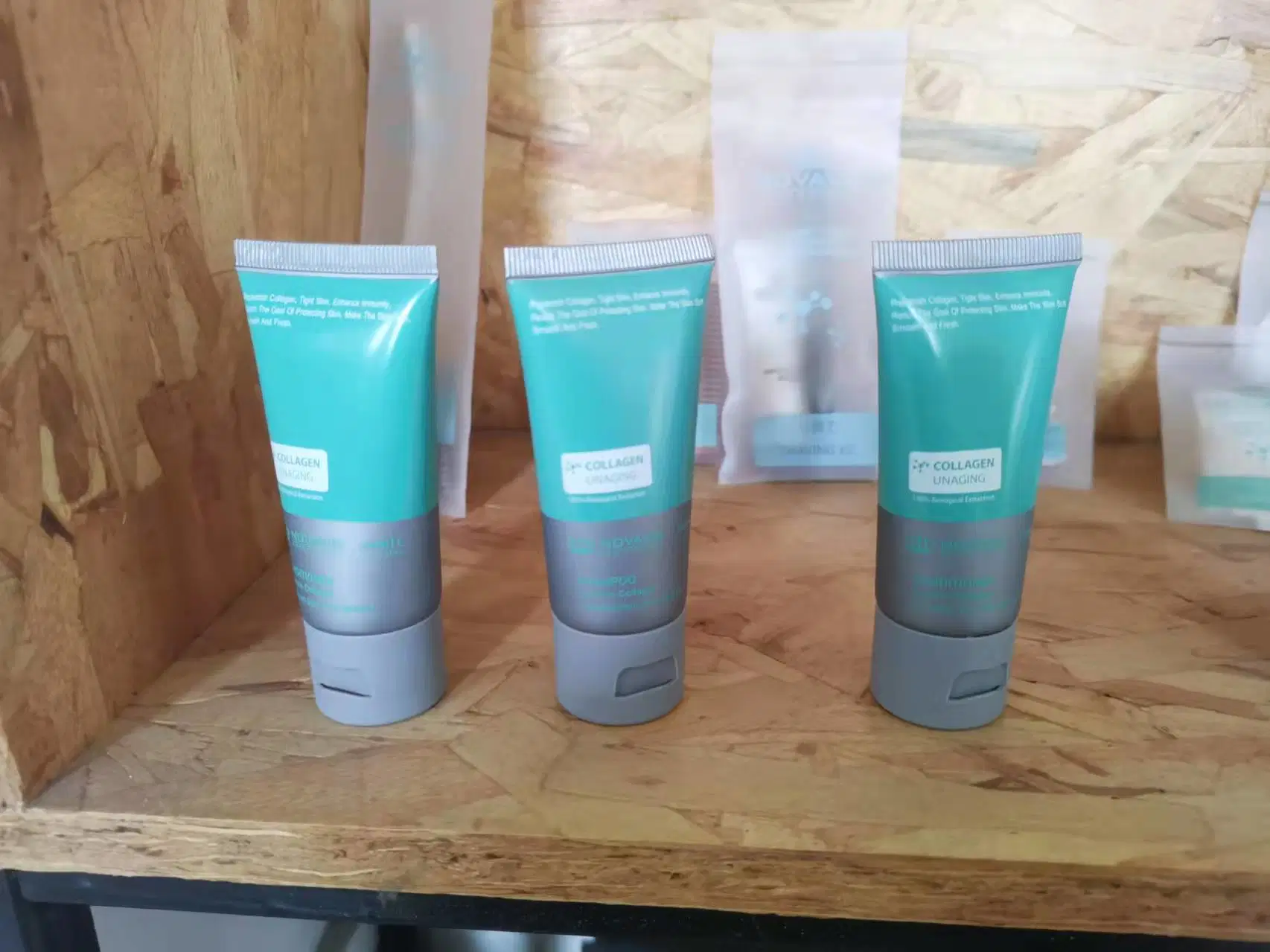 Yangzhou vide Squeeze tubes Cosmetic tube Packaging Hotel Shampoo Soft Tube avec bouchon à vis