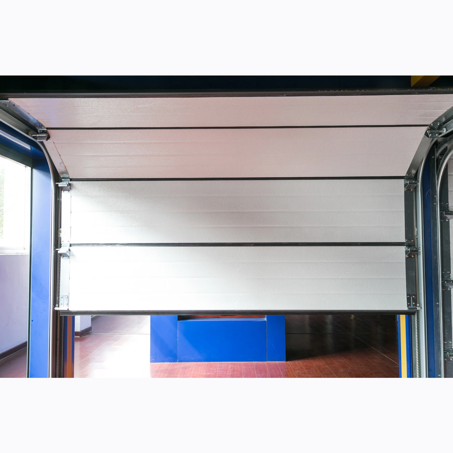 Aço com aprovação CE PU residenciais isolados Sobrecarga Automático Padrão Transversal Elevar o rolo de material obturador da porta de garagem com porta de peões