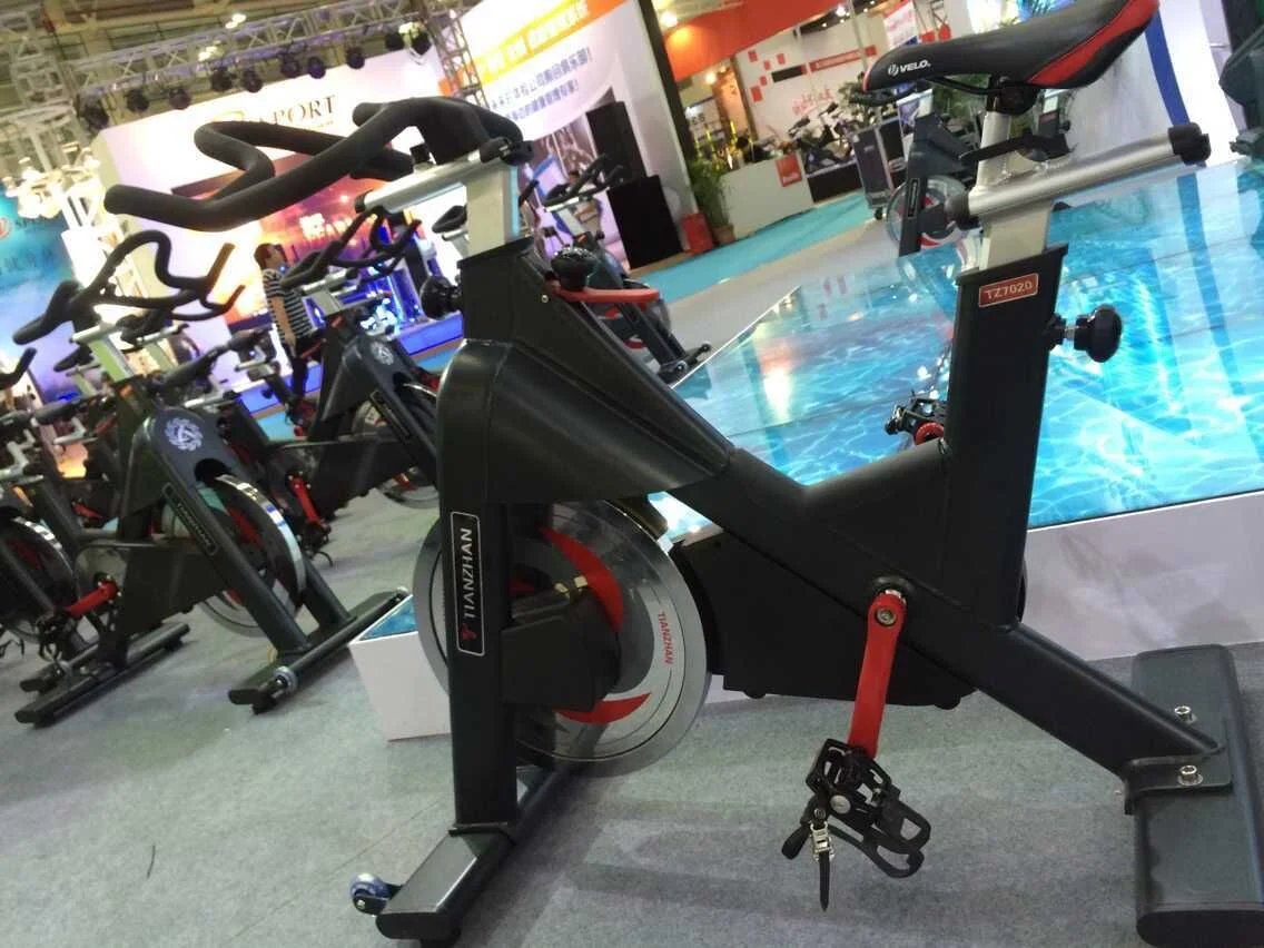 Equipos de fitness / máquina de cardio / Tz-7022 Bicicleta spinning