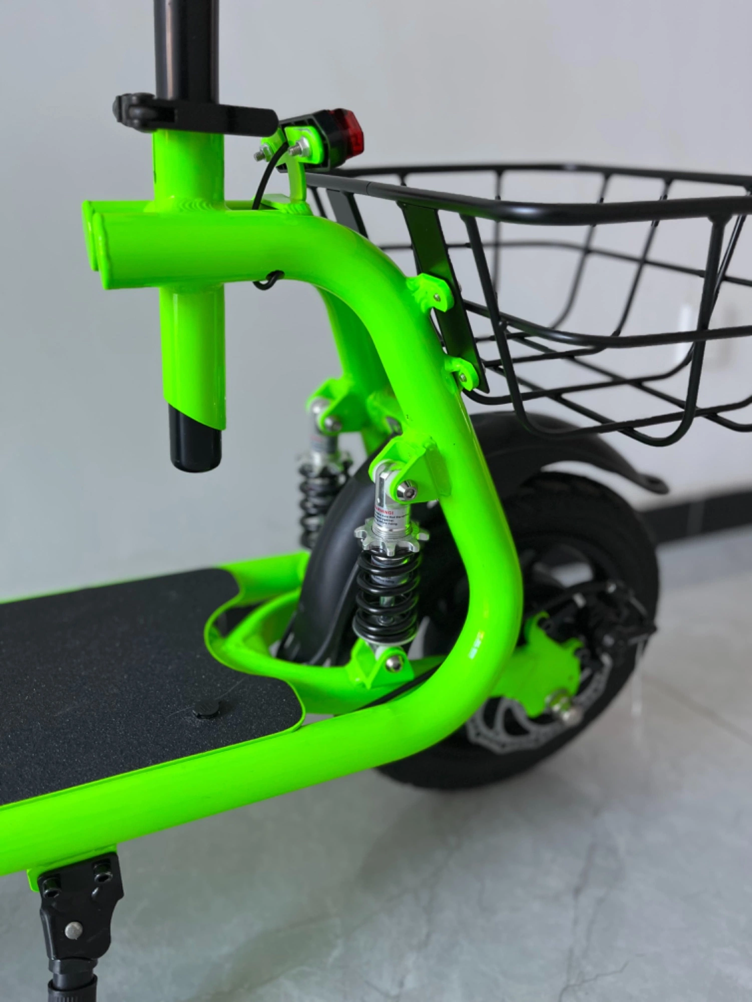 Eco-Friendly moldura em alumínio barato Mini City Bike ciclomotor de três modos de velocidade de 25km/h Maxspeed Scooter eléctrico para deslocações diárias