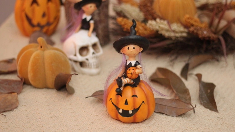 Home Decoration Halloween Crafts Wholesale/Supplier Resin Girl Halloween Decoration with Pumpkin and Skeleton