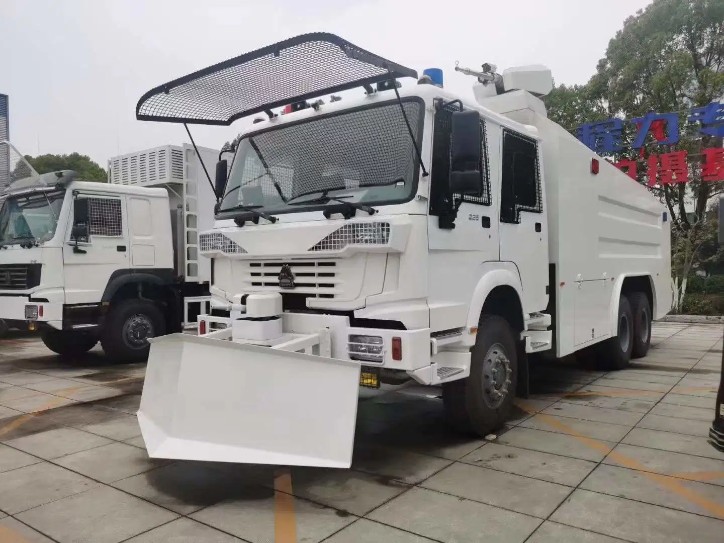 Foam Fire Truck Riot Water Cannon Truck