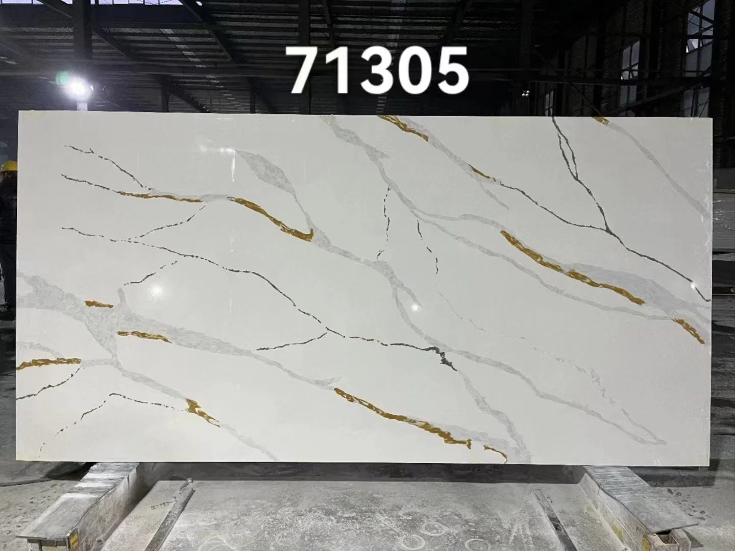 Artificial Polished Calacatta Pure White Granular Quartz Countertop with SGS