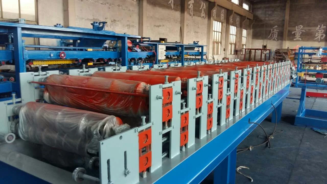Bh Sandwich Panel Wall & Roof Roll Forming Machine / Colored Steel Made to Order Discount Price