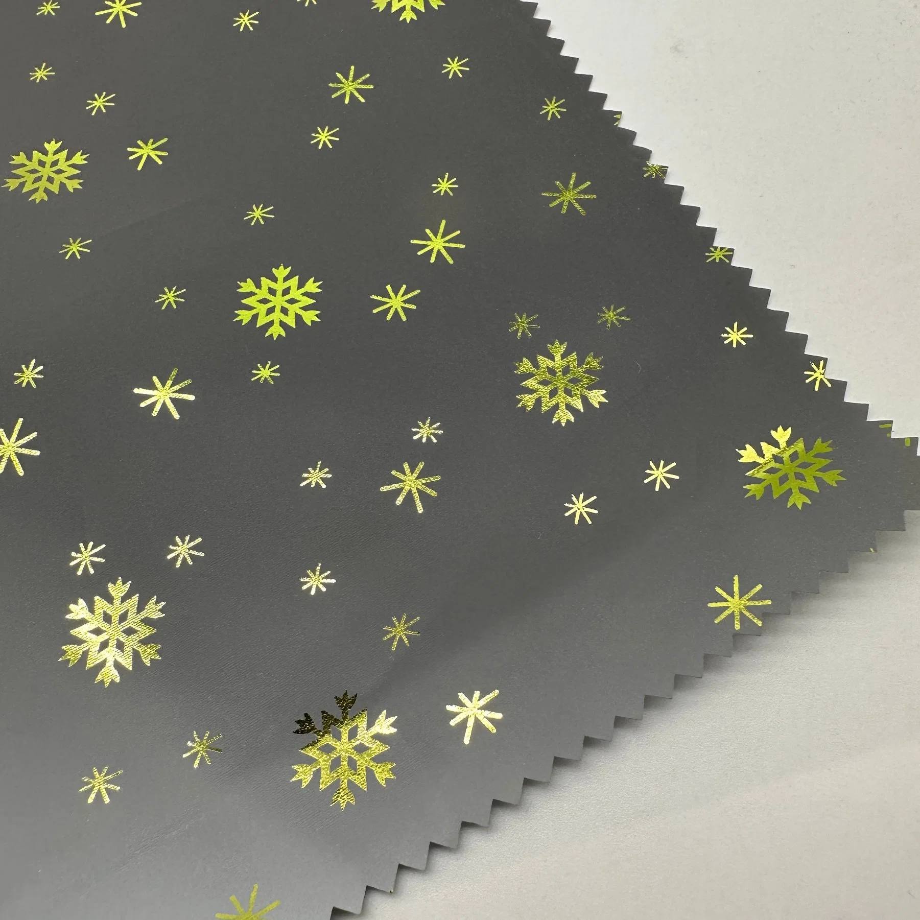 Snowflake Decoration Printed Polyester Snowflake Printed Fabric 160GSM for Outdoor Jacket