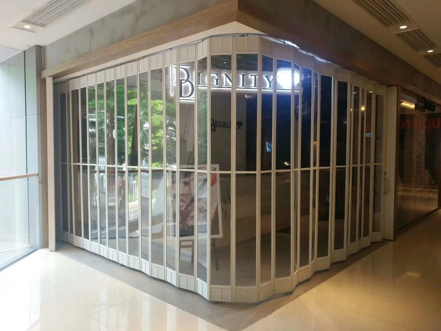 Low Price Aluminum Polycarbonate Cabinet Partition Folding Door