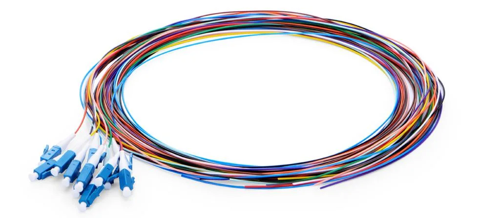 Le fabricant offre Mini Unjacketed Pre-Terminated 12 coeurs couleur amorce en fibre optique pour la communication FTTH