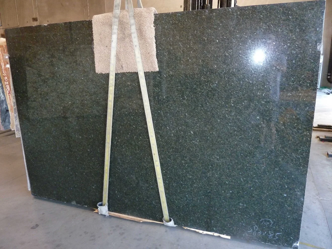 Naturstein schwarz/weiß/grau poliert/matt/geflammt/gebürstet Verde Ubatuba Granit für Boden/Wand/Outdoor Platten/Fliesen/Arbeitsplatten/Treppen/Schweller/Säule/Pflaster
