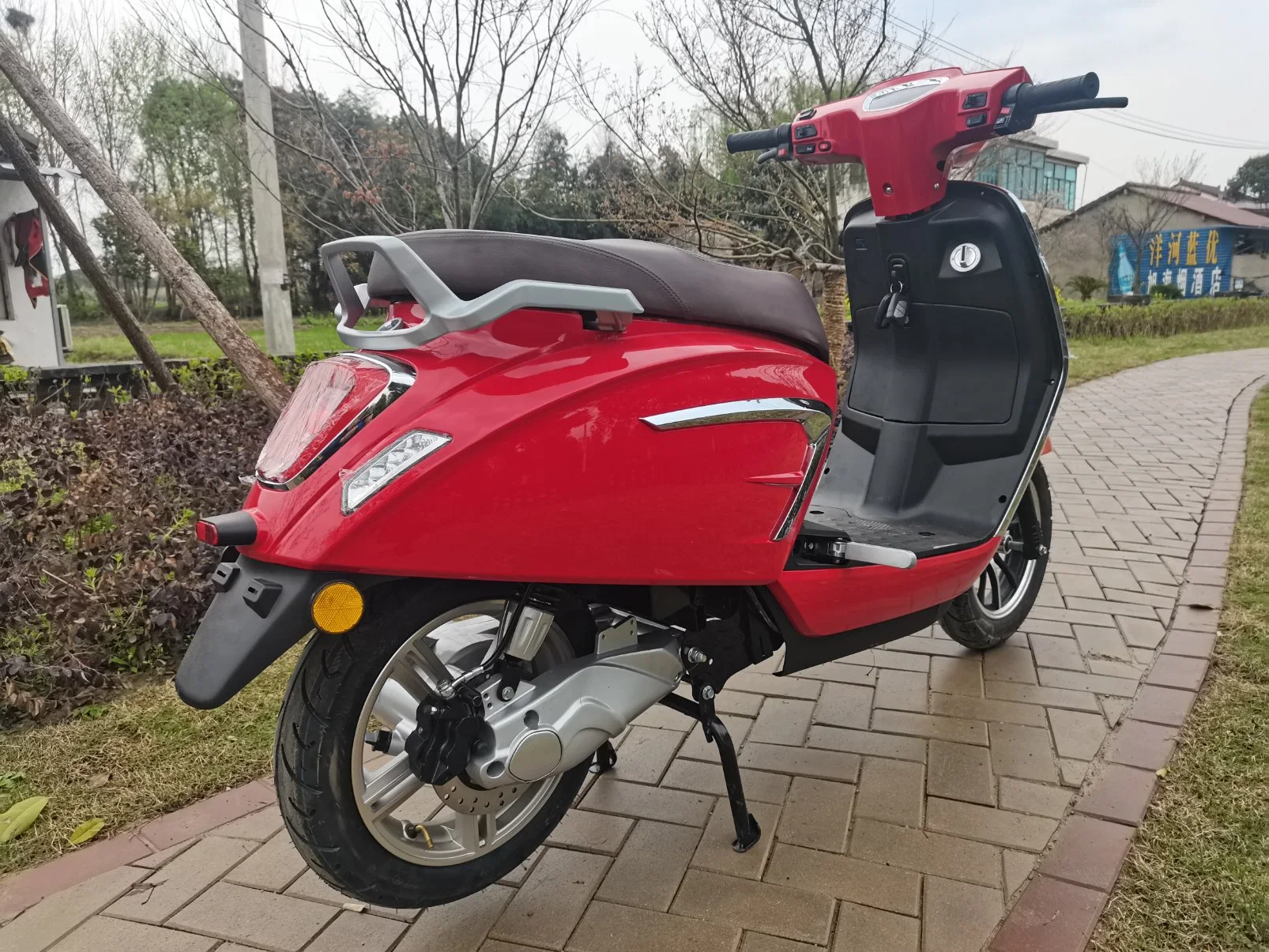 El más barato y de alta calidad E moto Scooter motocicleta eléctrica para la venta y 2000W a 80km/h
