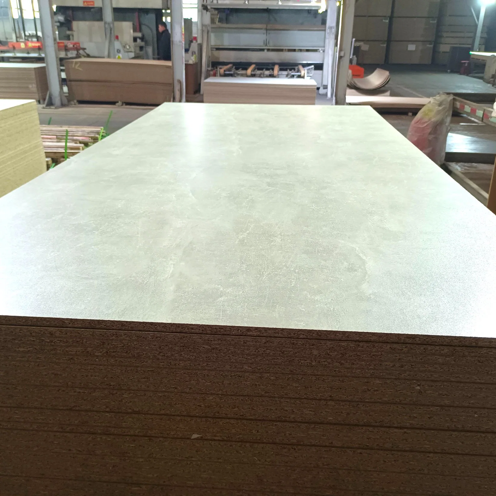 7X9 18mm Blanco barato E1 Grado Melamina Laminado Panel de partículas