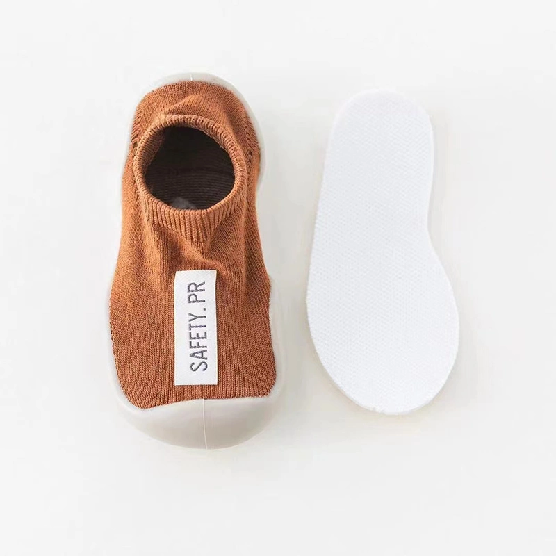 2023 Nouvelles solide alphabet couleur imprimée Chaussettes pour Bébé de semelles en caoutchouc confortables chaussures à semelle souple à chaud pour nouveau-nés