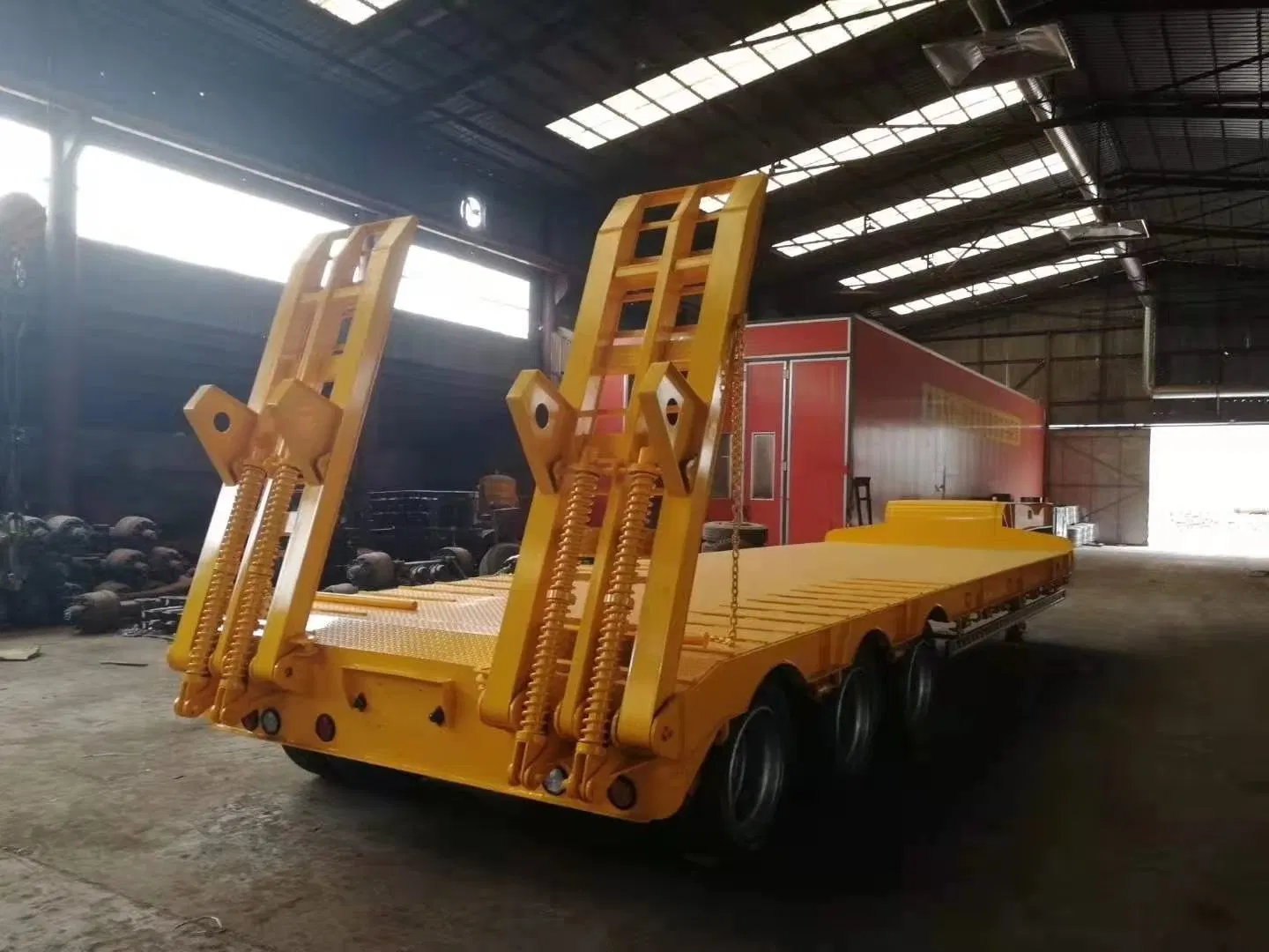 Luen 3-Axis Gooseneck Low-Bed Semi-Trailer Transports Industrial Equipment