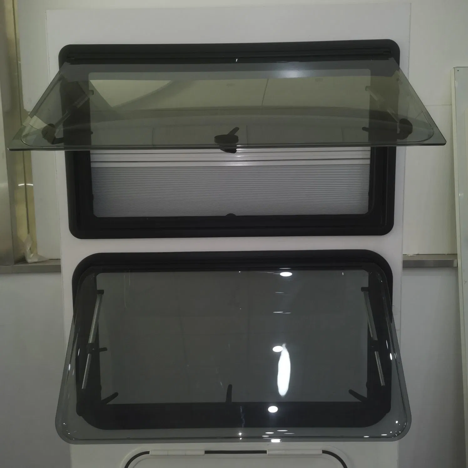 Wholesale/Supplier 900X550mm Windows Mg16RW for Mobile Home and Campervan Trailers RV