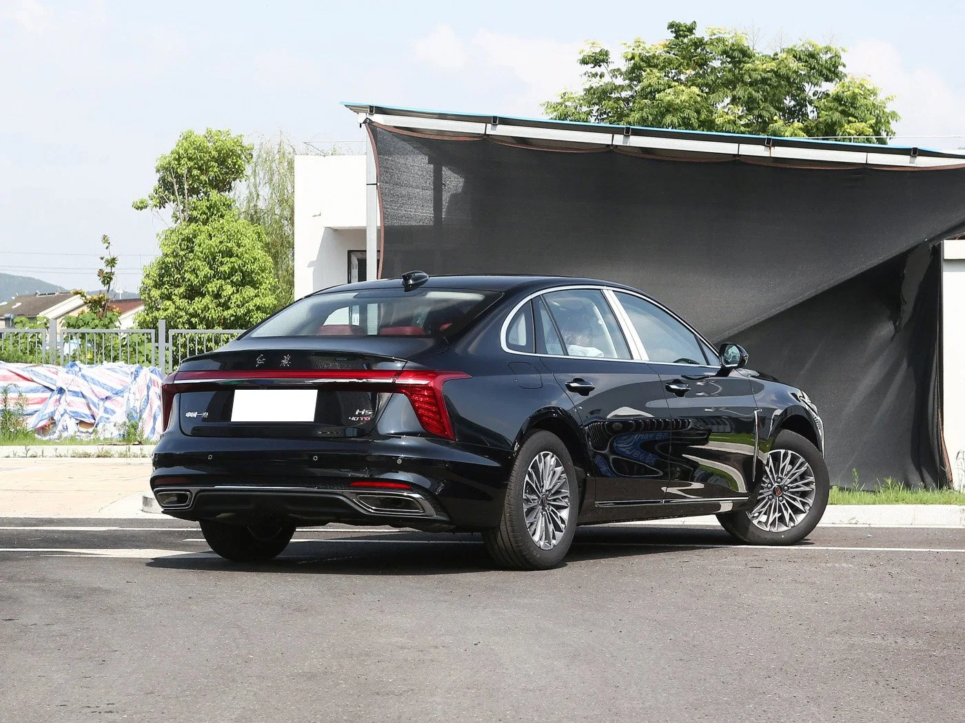 Voiture électrique hybride tout-terrain de luxe chinoise EV nouvelle énergie Batterie utilisée voitures électriques de sécurité tout autour Hongqi H5