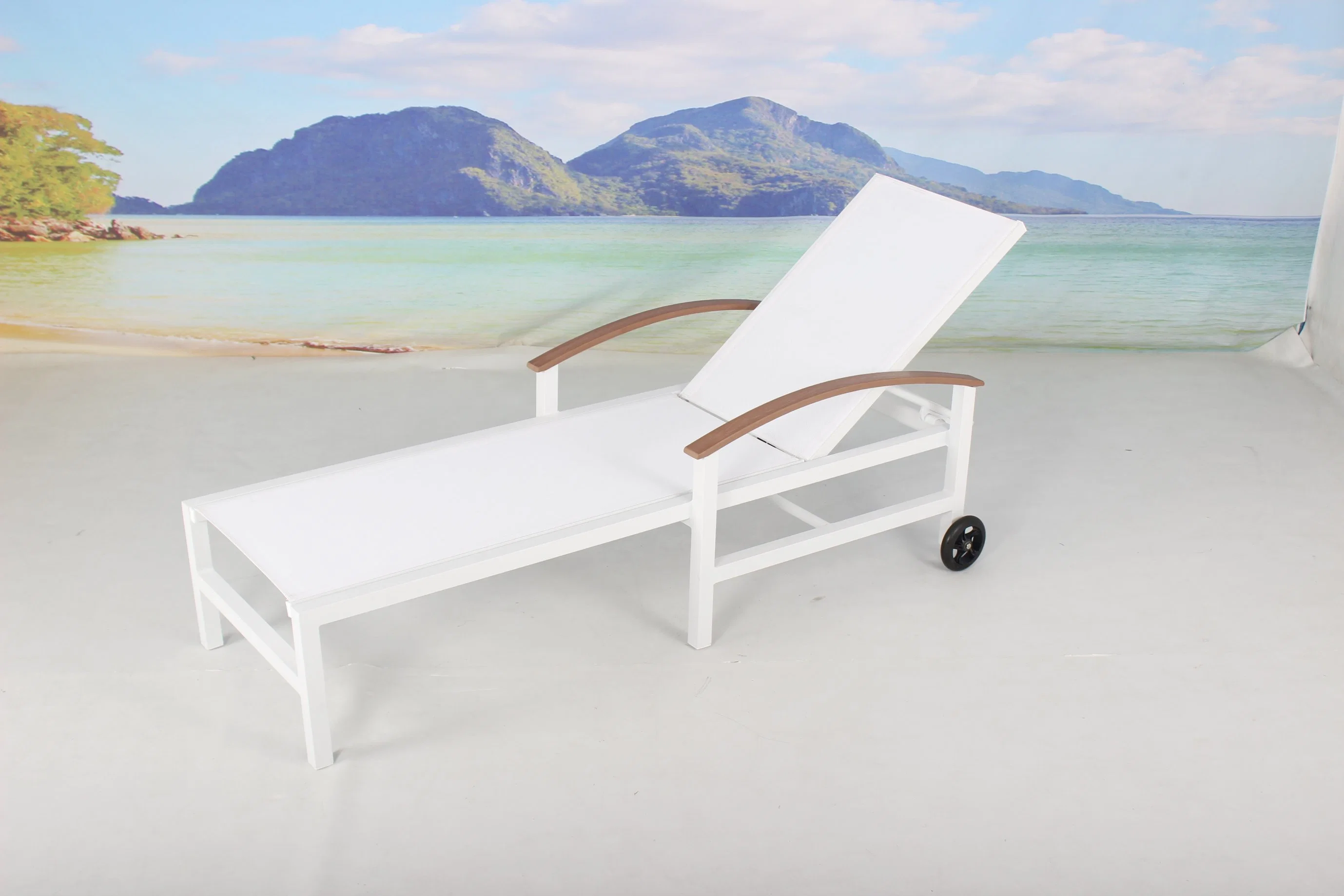 Wholesale/Supplier Outdoor Patio Deck Pool Furniture White Aluminium Sun Lounger with Wheels