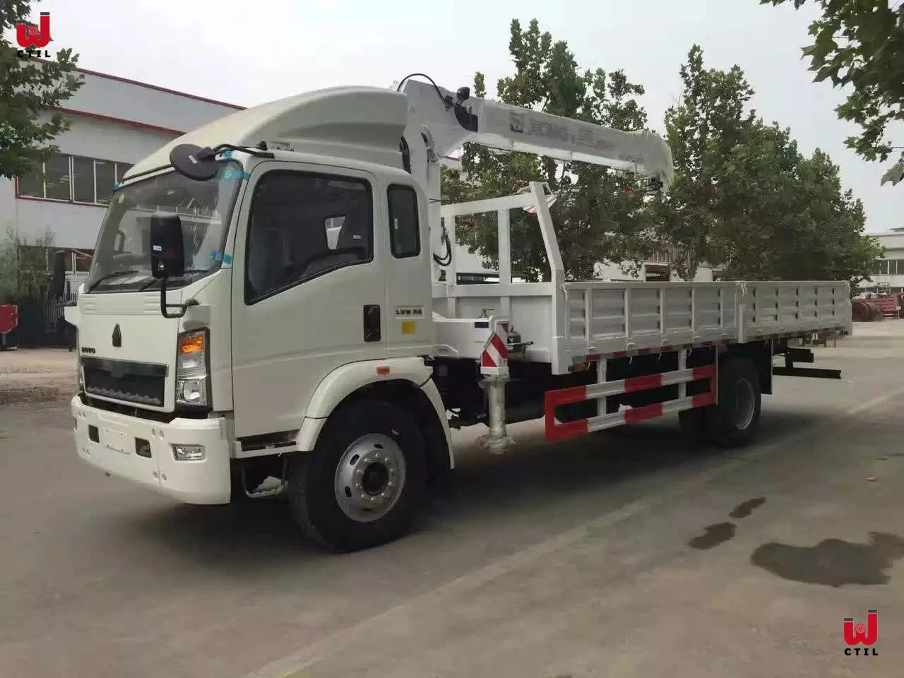 Sinotruk HOWO 8ton Truck-Mounted grúa con brazo plegable