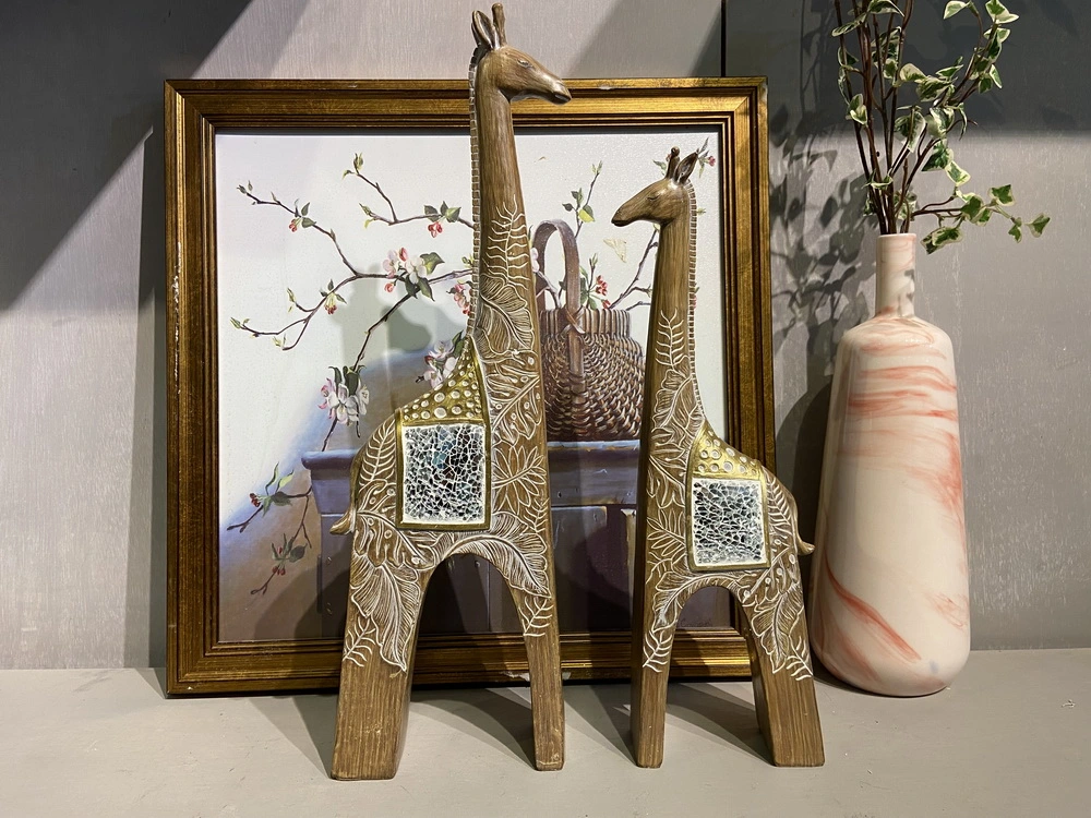 Décoration de maison d'artisanat en résine Giraffe Figurine Décoration de table pour salon, bureau, Chambre souvenir cadeau de maison