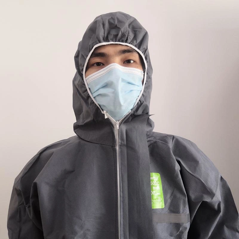 Grey PPE Suit SMS Non Woven Industry Dustproof S to 3XL Protective Clothing with Reflective Stripe