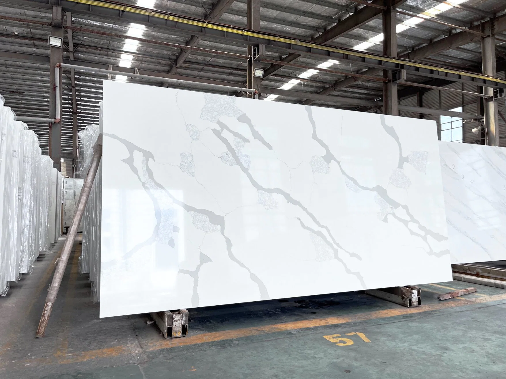 Quartz Stone Slabs: China's Finest Polished/Rough Calacatta White Artificial/Engineered Marbles/Granite Look