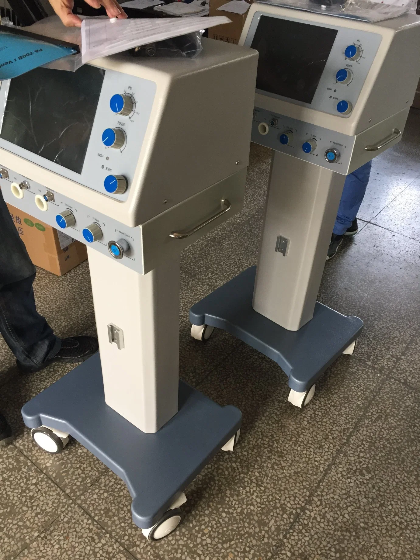 Ventilator Machine Built-in Air Compressor Hospital Equipment