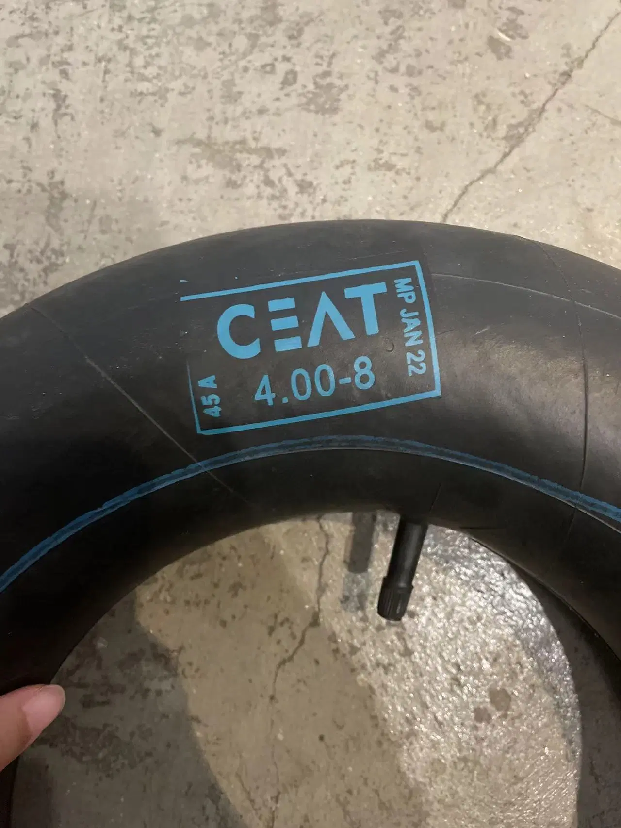 Ceat Nmax motos de bonne qualité de la marque de pneus 2.50-17 Exc Cliquez sur le tube intérieur des pneus Les pneus de moto