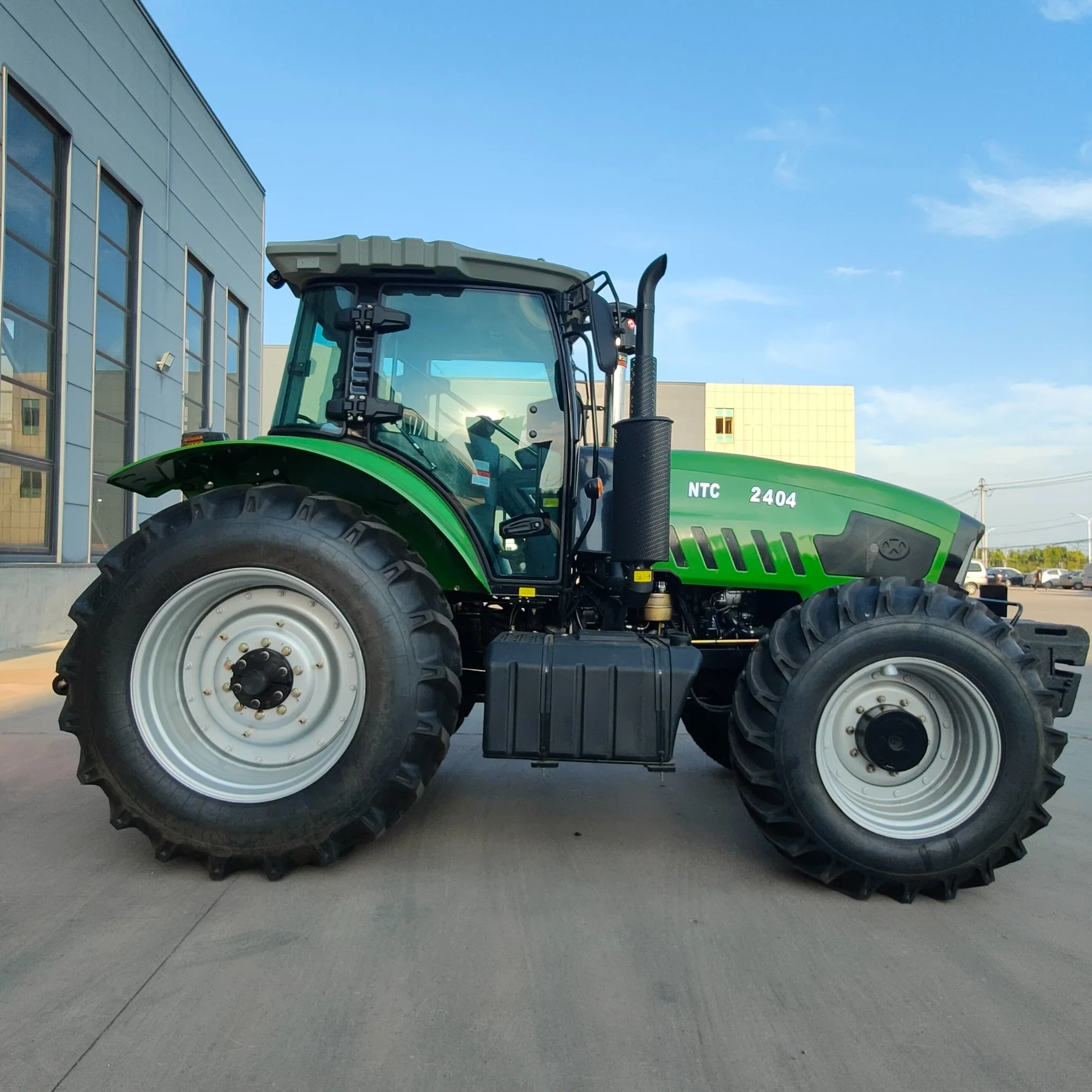 240HP 4X4 Compact Wheel Tractors Agricultural Machinery Hot Sale