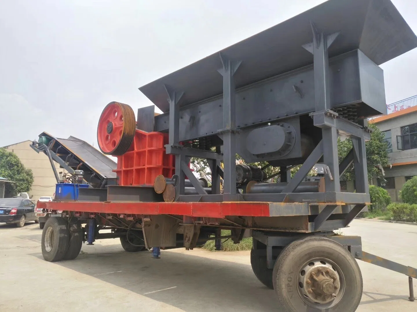 Portable Mobile Quarry Brick Stone Crushing Station Equipment