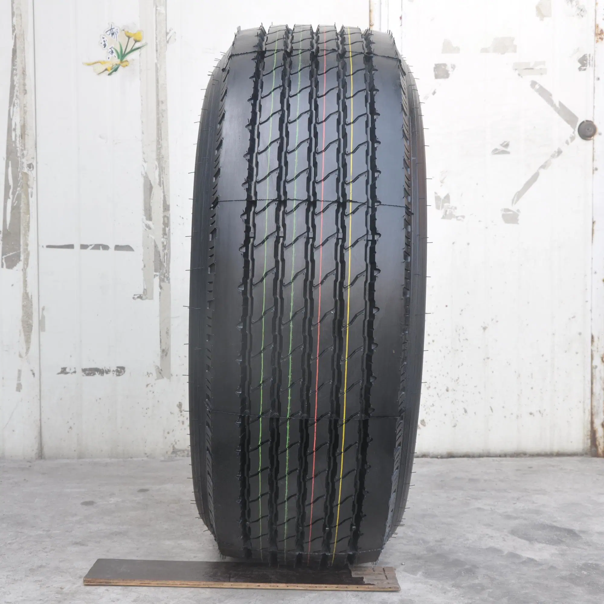 Chinese Best Quality LTR TBR Natural Rubber Radial Tube Truck Tyre with Wheel Rim for Truck Trailer Van Bus 10.00r20 9.00r20 9.5r17.5 7.50r16