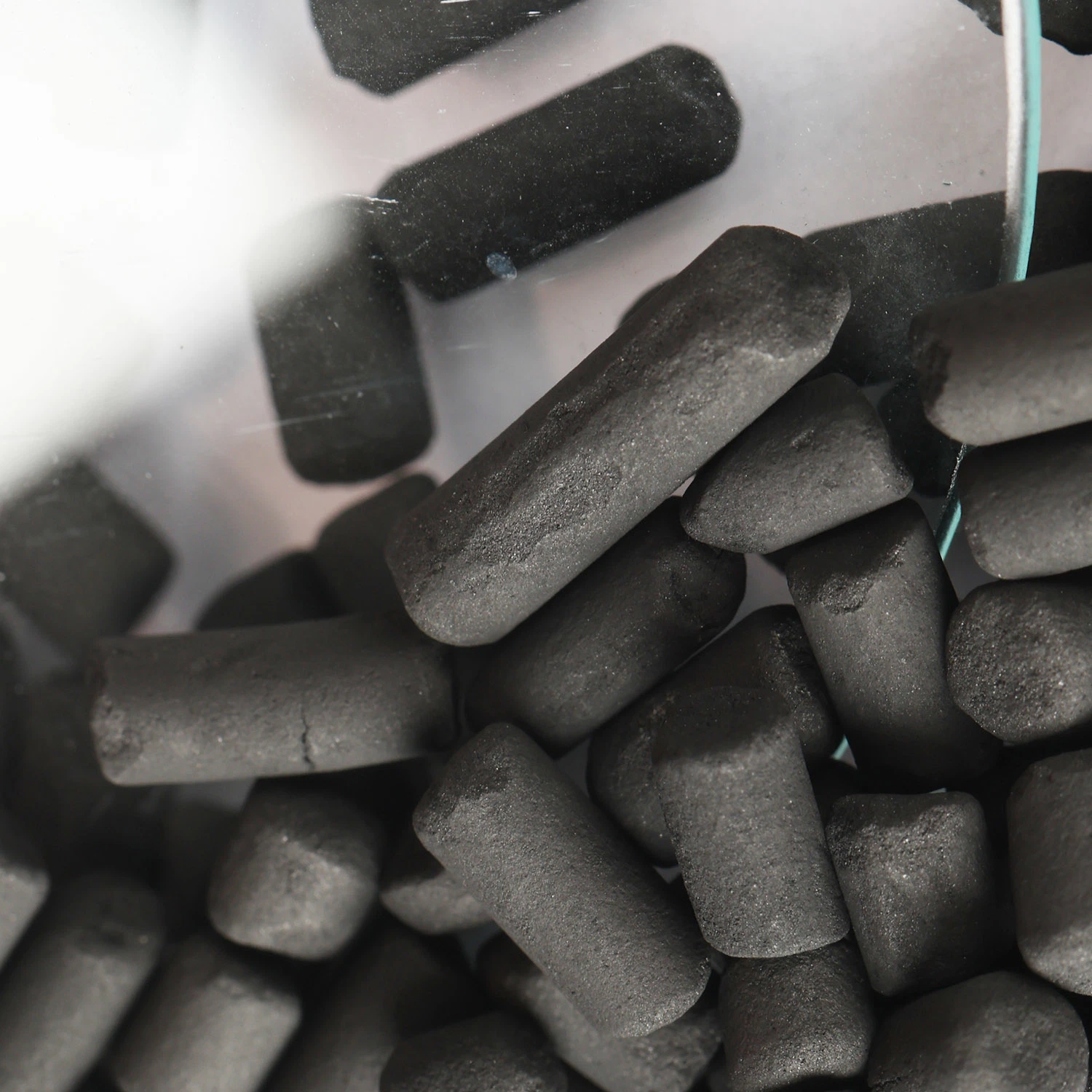 4 mm Available Particle Size Black Coal Columnar Activated Carbon Created for Oil and Gas Desulfurization Treatment