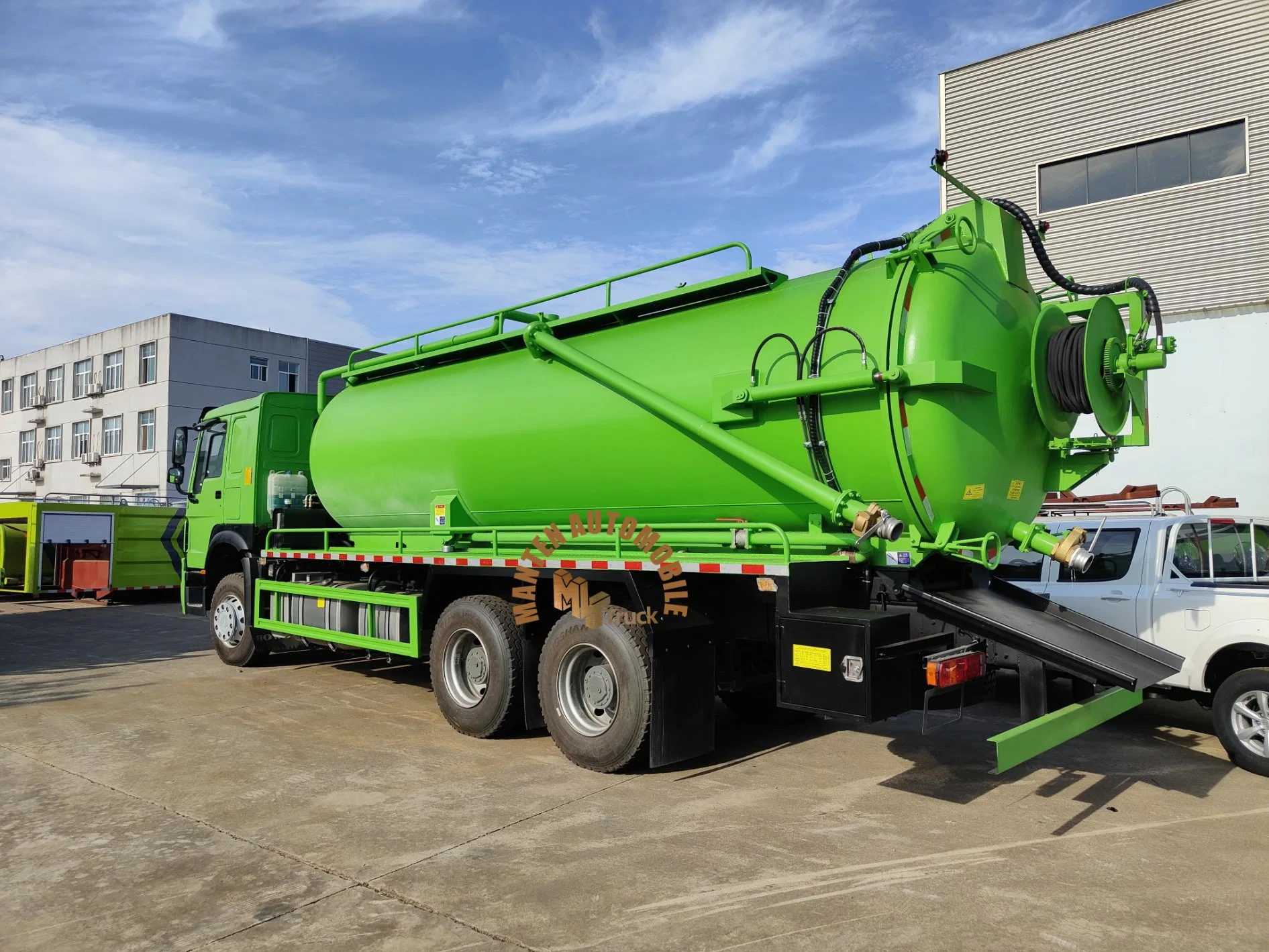 POMPE de Jurop fécale À aspiration DE RÉSERVOIR 6X4 25 tonnes utilisée pour aspirer les eaux usées Chariot à jets