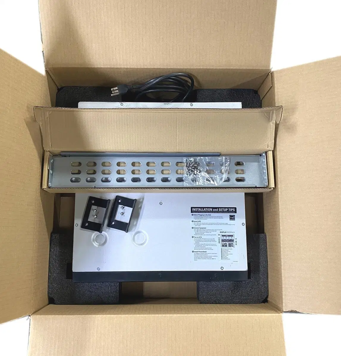 APC SMT1500RM2u Smart-UPS Power Backup LCD 1500va 1000W 120V Rackmount New Batt