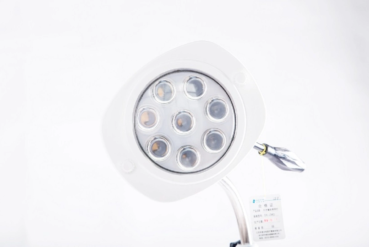 Snxin Hot Sale LED lampe chirurgicale hôpital médical de l'examen de lumière LED 25W 12000lux interrupteur au pied
