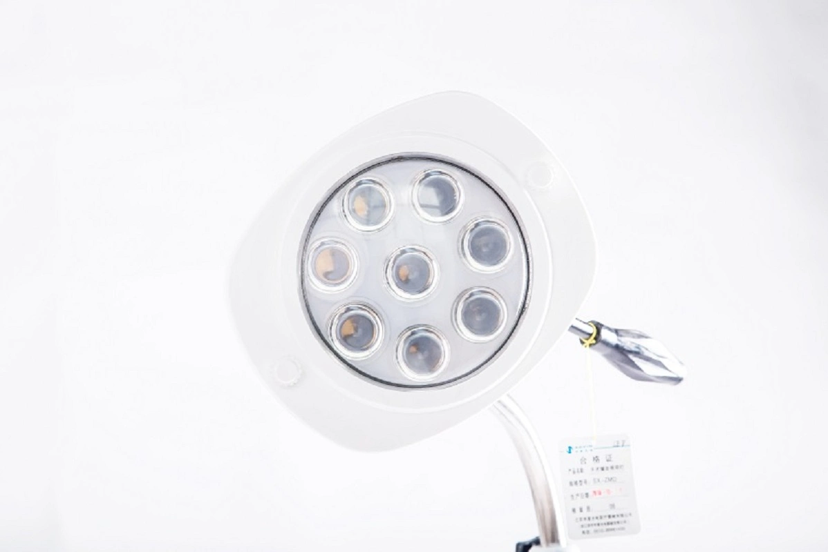 Snxin Venta caliente Hospital Médico Quirúrgico LED Lámpara Luz Examen LED 25W 12.000 lux el interruptor de pie