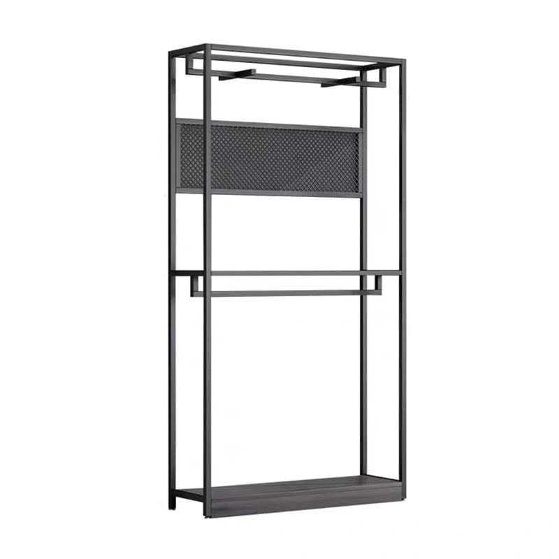 Die raumhohe Anzeige im Bekleidungsgeschäft ist gegen die Wand Mit verstellbarem Display-Rack