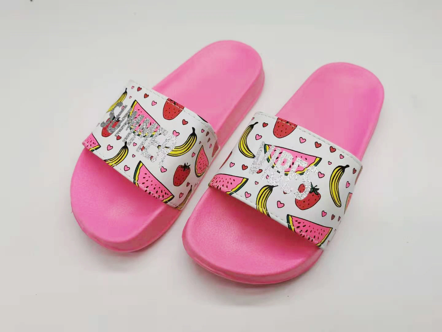 Diseño de moda verano Logotipo personalizado en la playa de PVC plástico niños Chicos Chicas niños diapositivas zapatillas