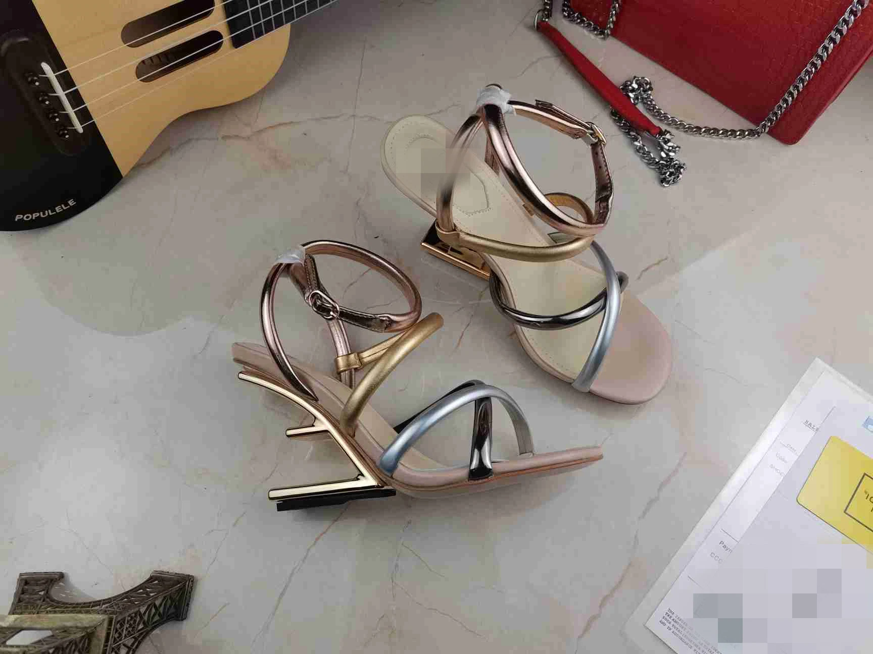 Trenty Designer Shoes Summer Wedge Heel Leather Strap Wemen Slippers Wholesale/Supplier Luxury Brand Gorgeous Sandel