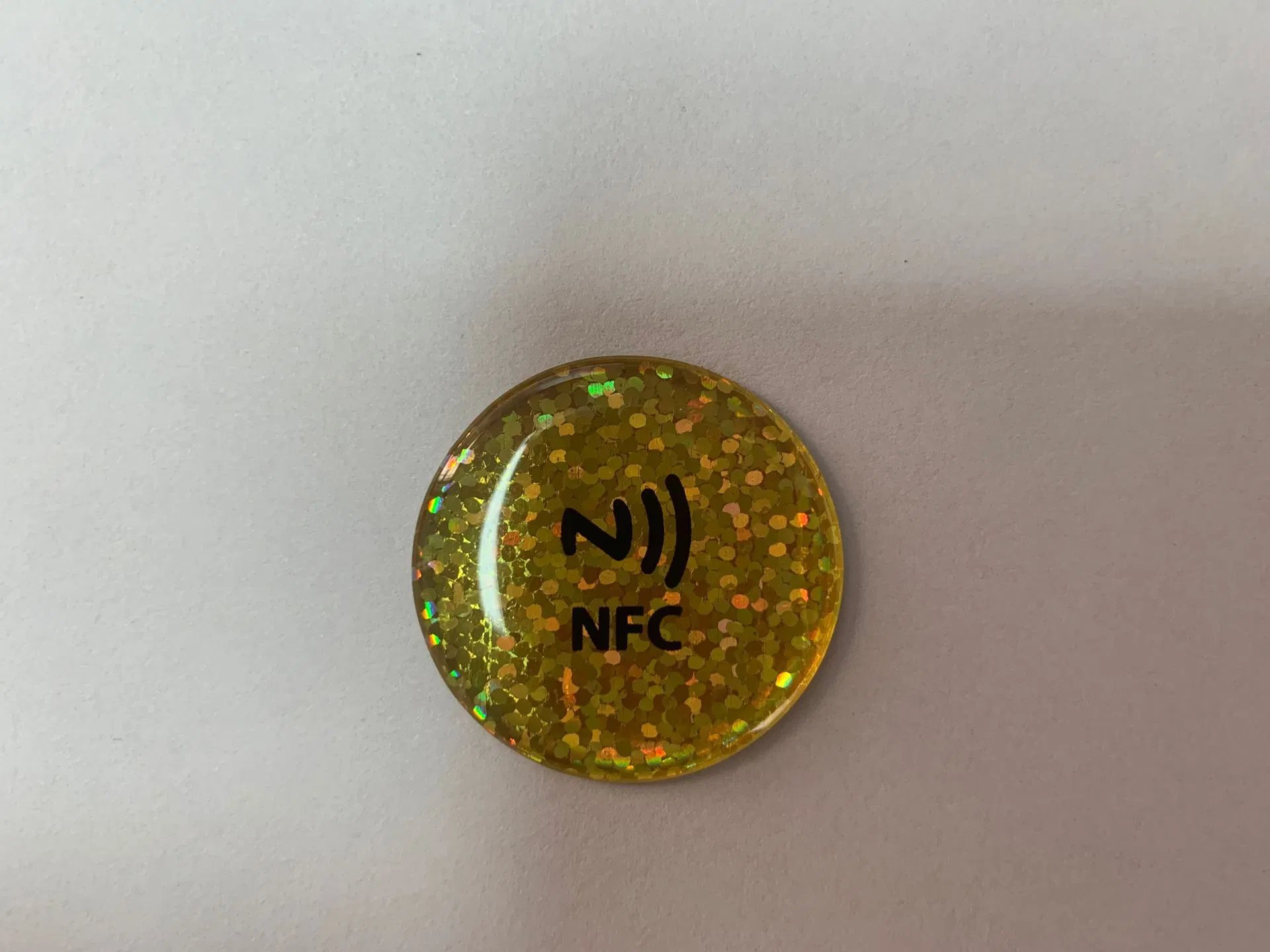 Arco Iris de Oro Plata Shinny Holograma espumoso enlace personalizado Las etiquetas RFID programable del teléfono Botón NFC