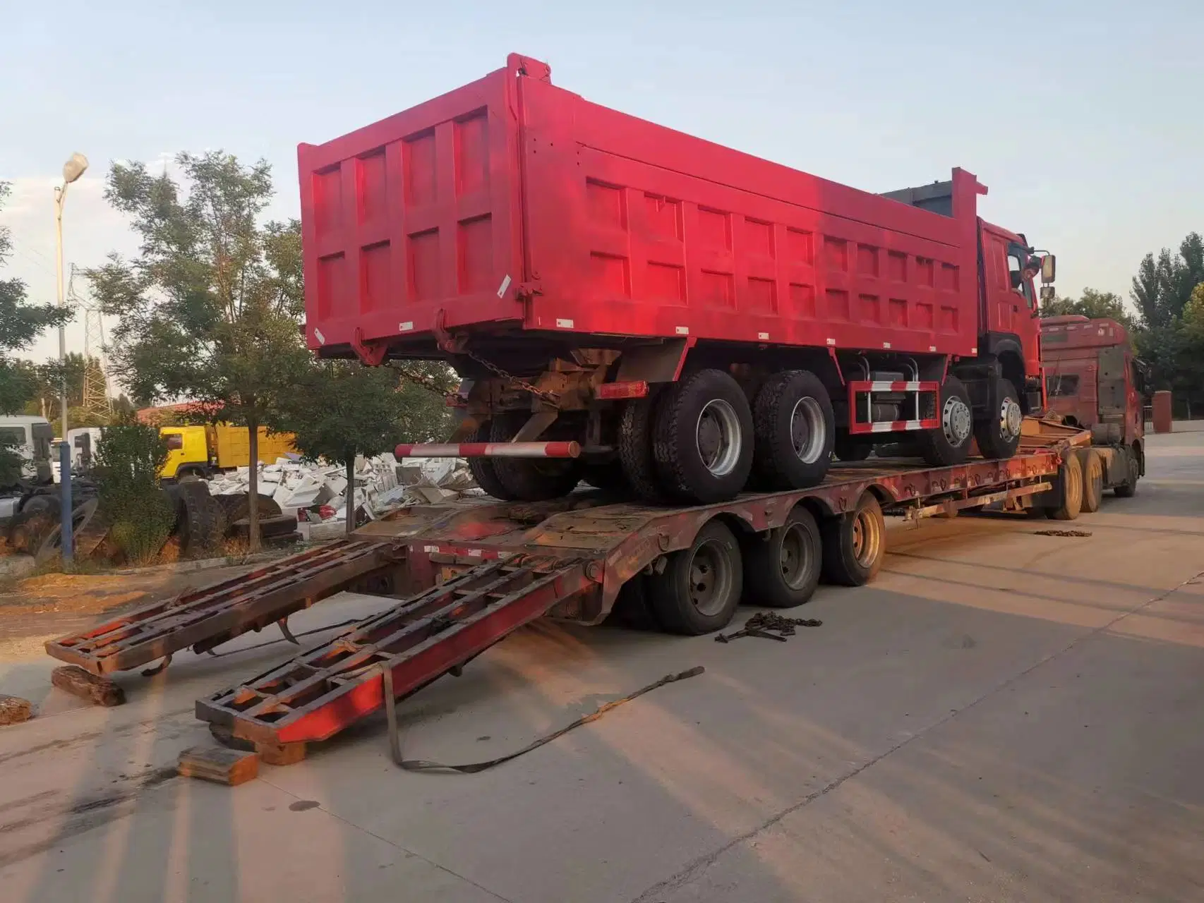 Sino Truck 12 Wheeler RHD 50tons gebraucht 8X4 gebraucht HOWO Kipper Dump Truck