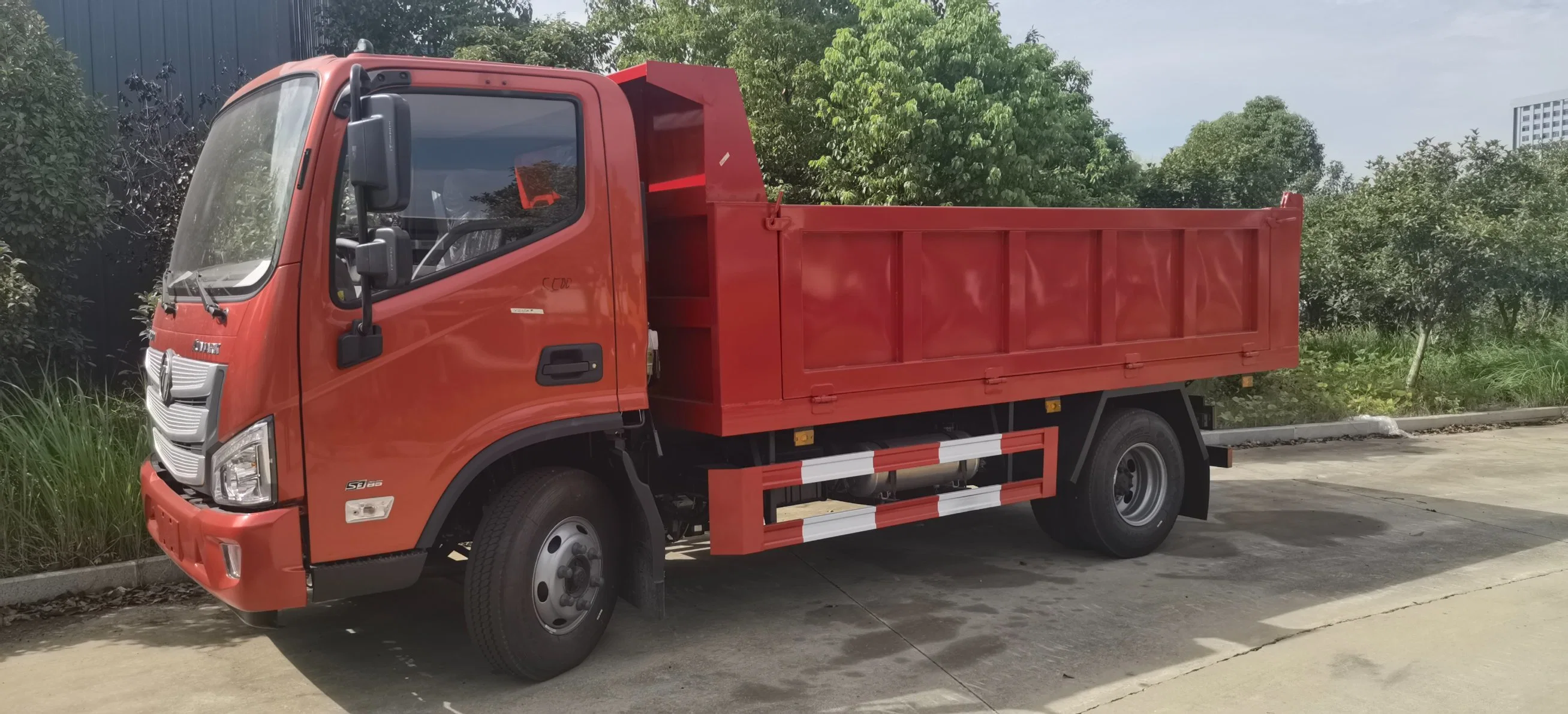 Foto Euro 3 volante a la izquierda 4*2 7 ruedas Tipper Camión volquete ligero en venta