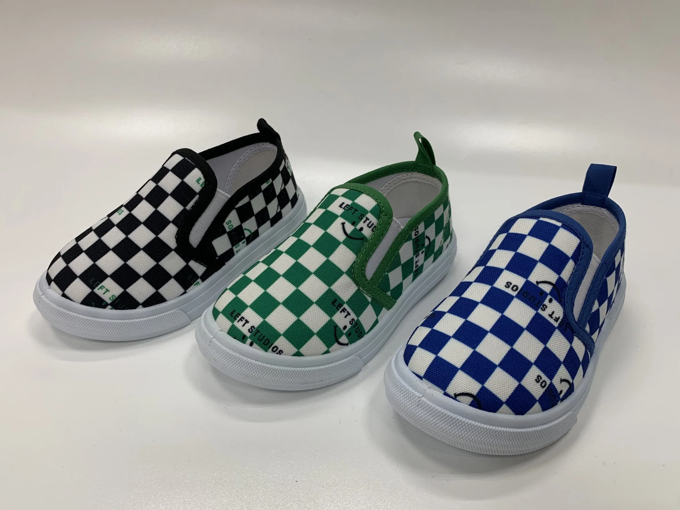 Fashion Plaid Children's Shoes Injection Molding PVC Shoes Factory Wholesale/Supplier Kids Shoes