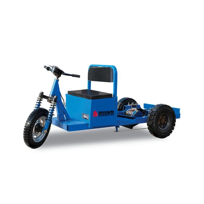 Recarga de energia triciclo eléctrico a carga com três rodas para tijolos carregando uma elevada eficiência de tijolos que transportam carros