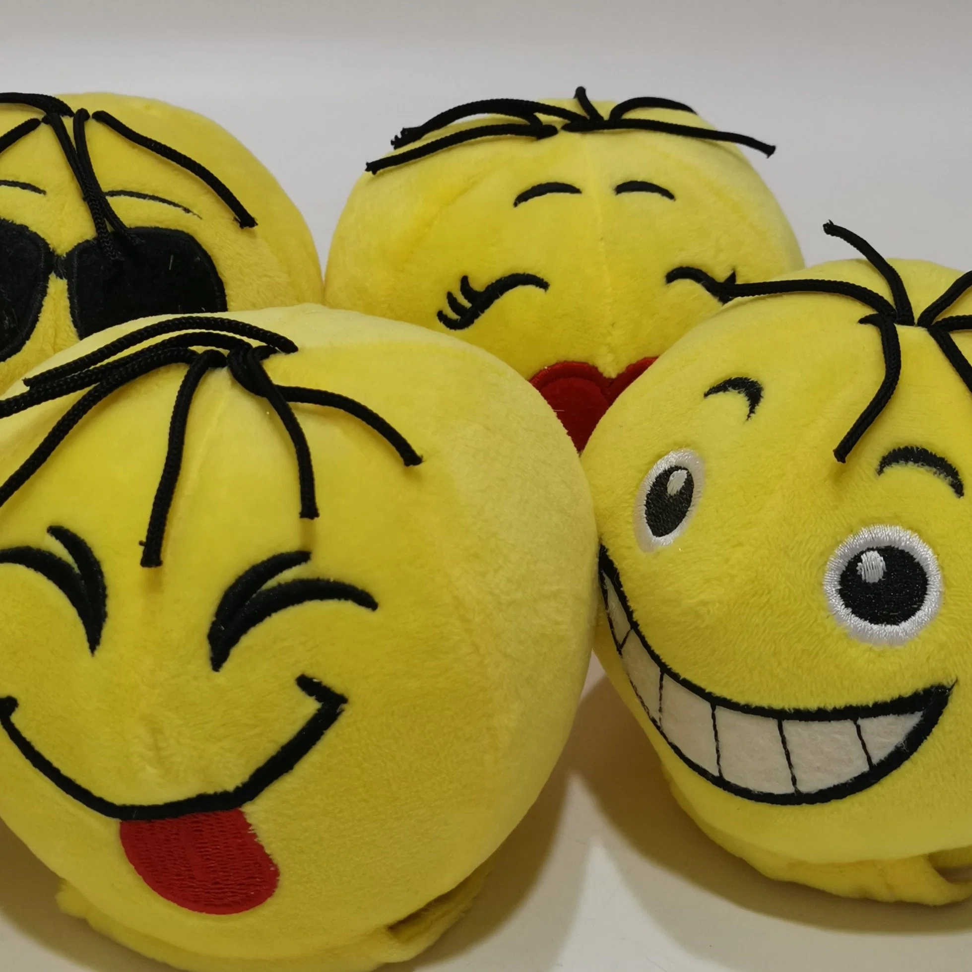 Amazon Hot Vender artículo de agitación y grabación Emoji Plush para Los niños jueguen con otra fábrica de BSCI