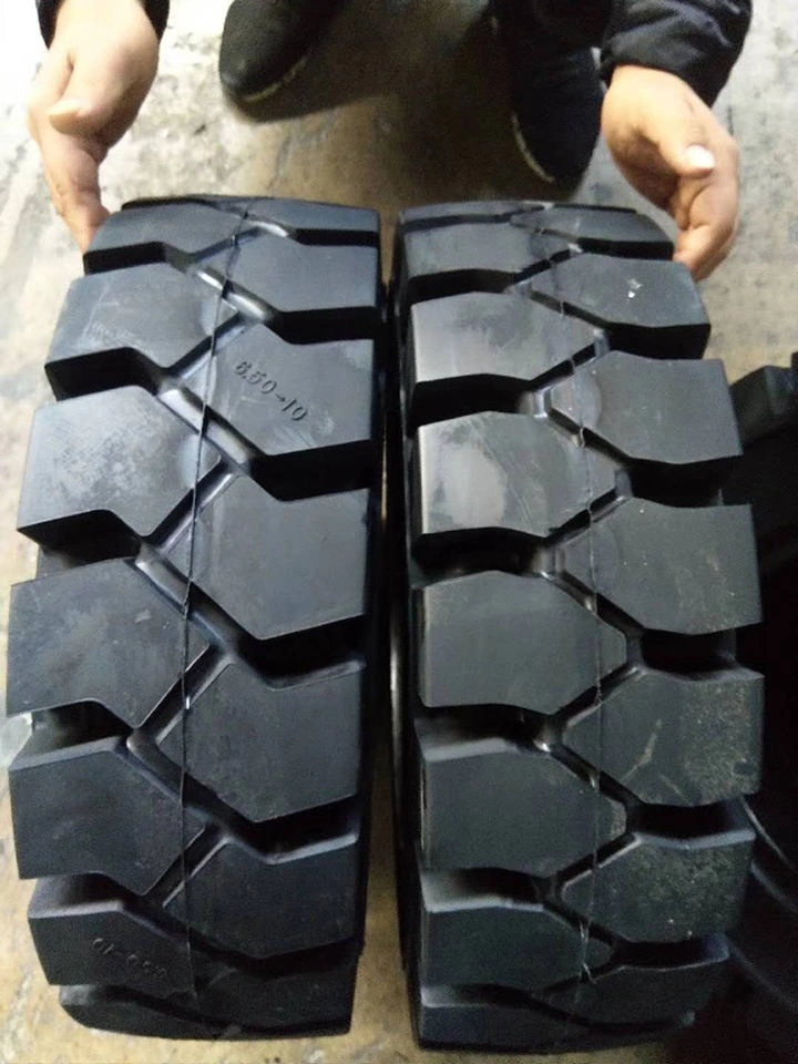 Port Use Tyre 1200-24 1400-24 1600-25 1800-25 2100-35 1800-33 Tire for Harbour Mobile Crane Automated Guide Vehicles Rtg Service