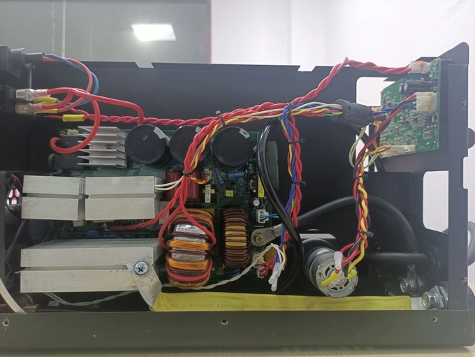 Utilizando la tecnología del inversor IGBT MMA MIG 250 soldador