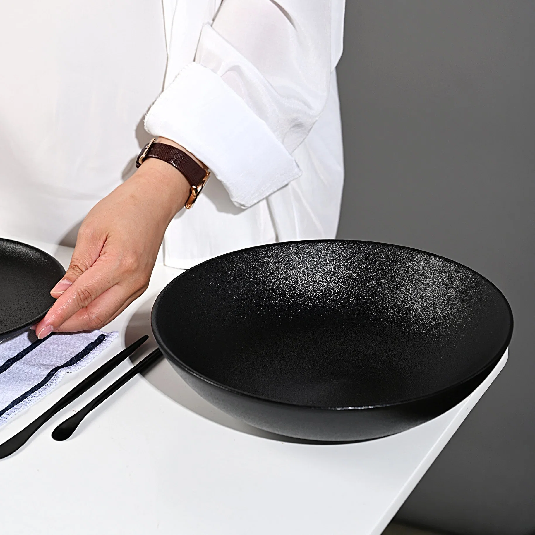 10 Inch Large Size Black Round Ceramic Big Mixing Bowl with Custom Logo