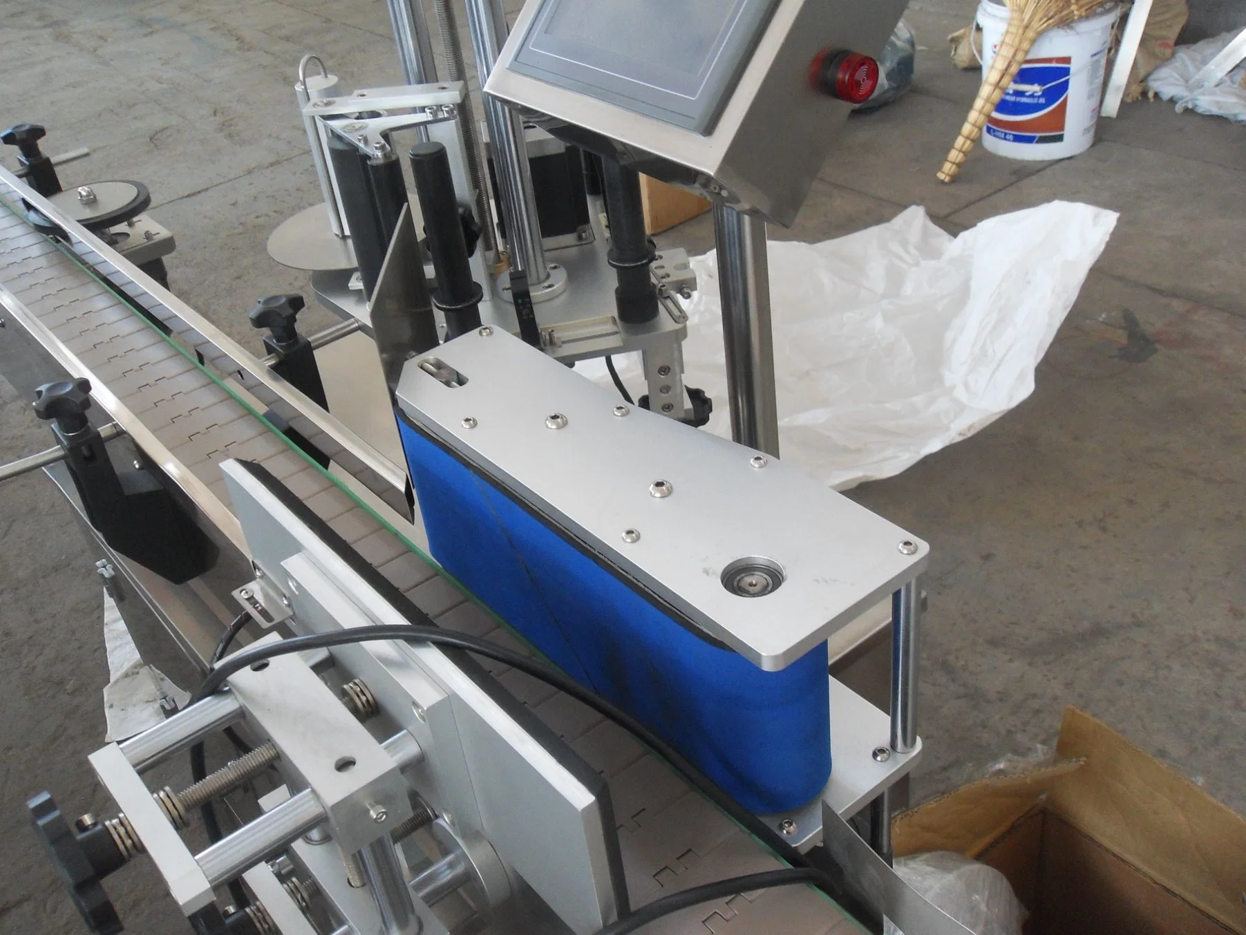 Labeling Machine Widely Used in Electronics, Beverages, Printing and Other Industries