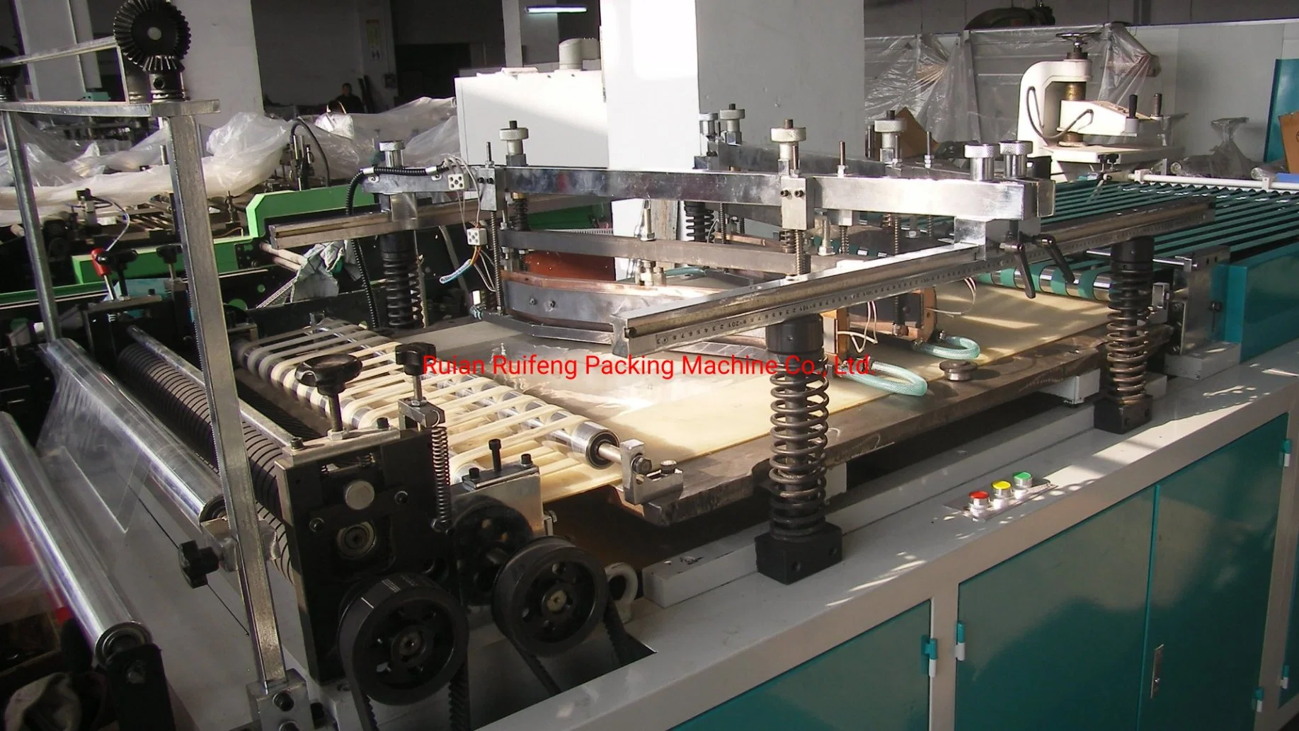 High Speed Plastic Triangle Flower Packing Bag Making Machine